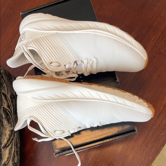 Golf shoes by Foot Joy in size 8M. - Picture 5 of 8